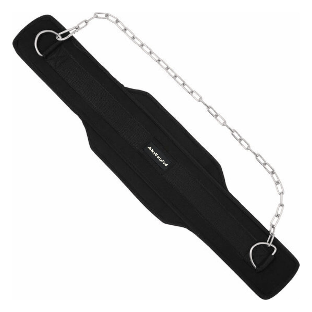 Schuine view van MyBodyFuel dip belt in zwart neopreen met stalen ketting en verstelbare karabijnhaak