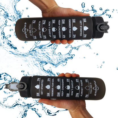 Zwarte MyBodyFuel drinkfles onder stromend water – BPA‑vrij, vaatwasserbestendig en lekdicht